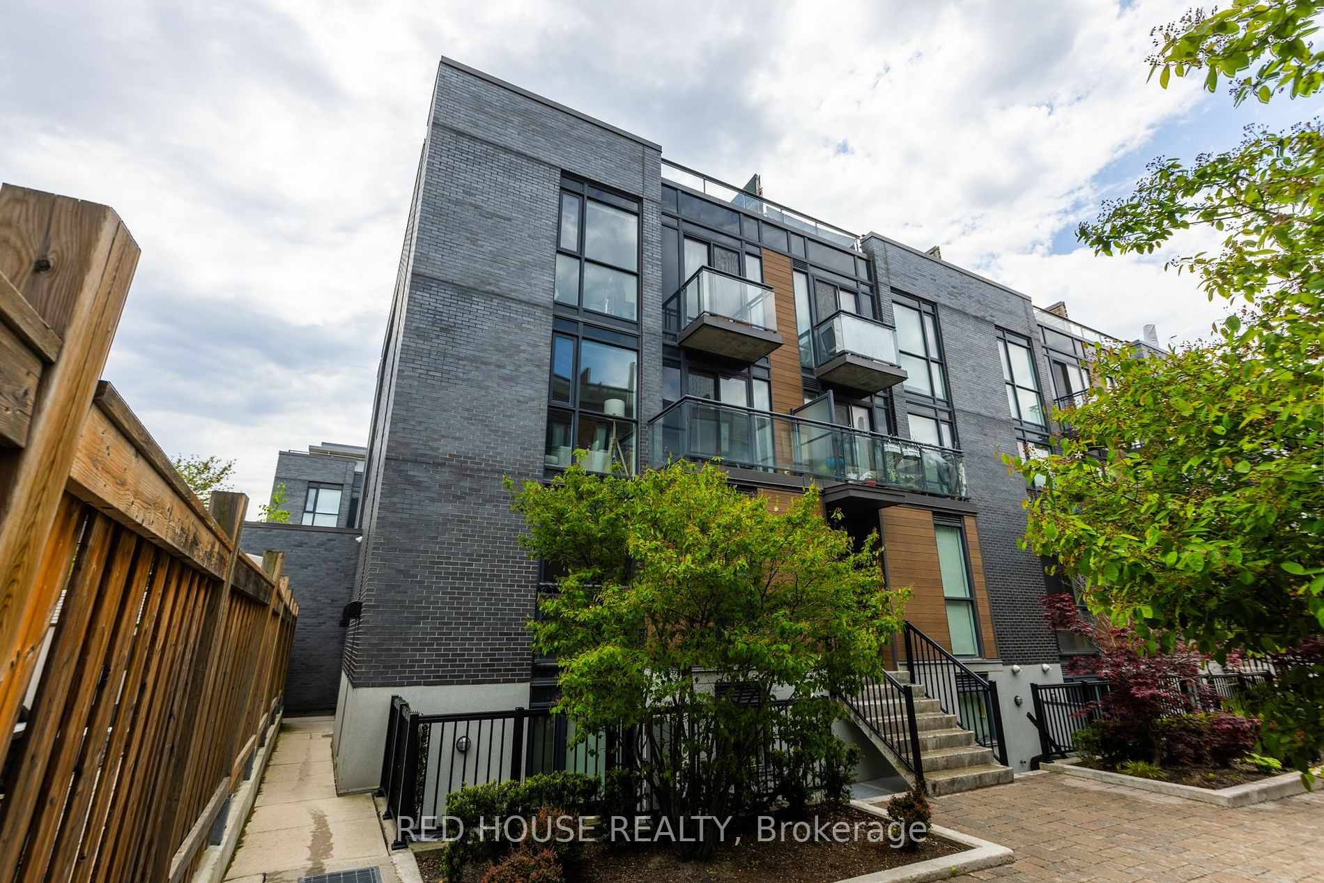 Listing image 0